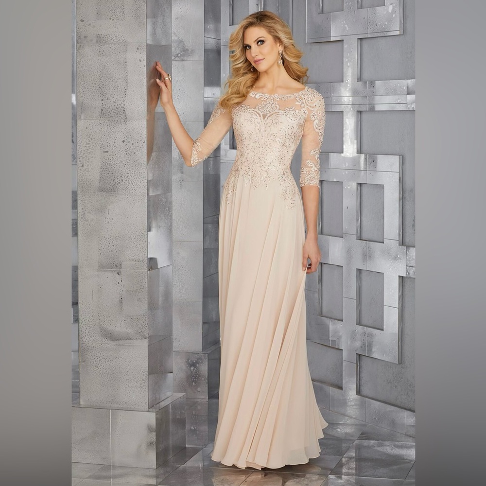 Bridal Dress very elegant worn one incredible night. Open to offers.